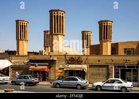 Géographie / Voyage, place Amir Chakhmaq, Yazd, tours à vent, droits-supplémentaires-dégagement-Info-non-disponible Banque D'Images
