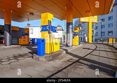 SOLINGEN, ALLEMAGNE - 19 FÉVRIER 2021 : station-service Jet. Jet est la marque de station de remplissage Phillips 66 pour l'Europe Banque D'Images