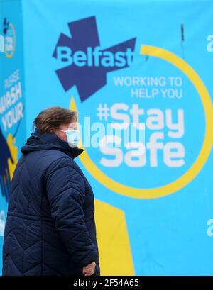 Belfast Street à l'occasion de l'anniversaire du premier confinement. Photo de Mal McCann Banque D'Images