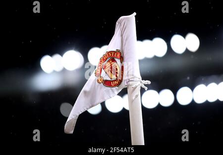 Photo du dossier datée du 06-02-2021 d'UNE vue générale d'un drapeau d'angle de marque Manchester United avant le match de la Premier League à Old Trafford, Manchester. Date de publication : le mercredi 24 mars 2021. Banque D'Images