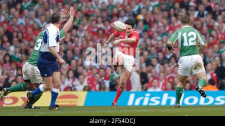 SIX NATIONS PAYS DE GALLES V IRLANDE STEVEN JONES 19/3/2005 PHOTO DAVID ASHDOWNRUGBY SIX NATIONS Banque D'Images