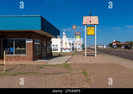 Tucumcari, Nouveau-Mexique - 9 juillet 2014 : vue sur l'historique US route 66, dans la ville de Tucumcari, Nouveau-Mexique. Banque D'Images