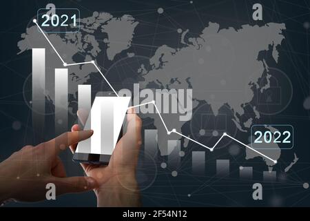 main de l'homme tenant un graphique de croissance. Concept d'analyse Banque D'Images