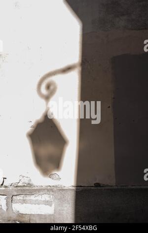 Art Photographie ' ombre du Lampadaire sur mur ' par le photographe English saïd Anas Banque D'Images