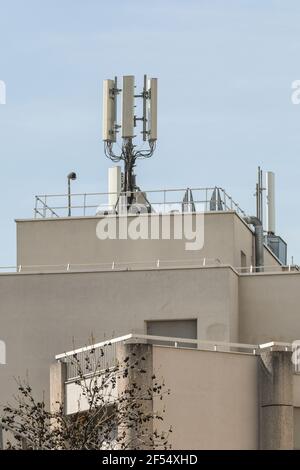 ANTENNE 5 G À PARIS Banque D'Images