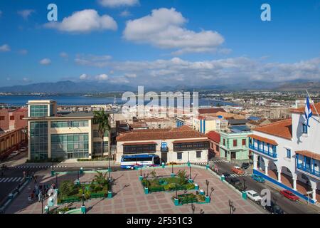 Cuba, province de Santiago de Cuba, Santiago de Cuba, Parque Cespedes (place principale de la ville) en regardant vers le Musée Casa de Diego Velázquez, le plus ancien Banque D'Images