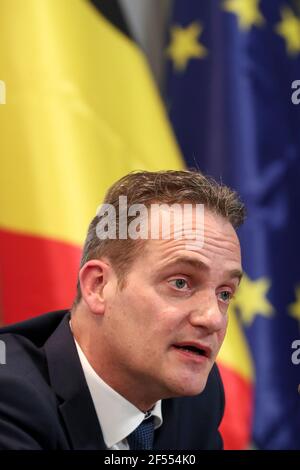 Oliver Paasch, ministre de la Communauté allemande, en photo lors d'une presse conférence après une réunion du comité consultatif avec les ministres de t Banque D'Images