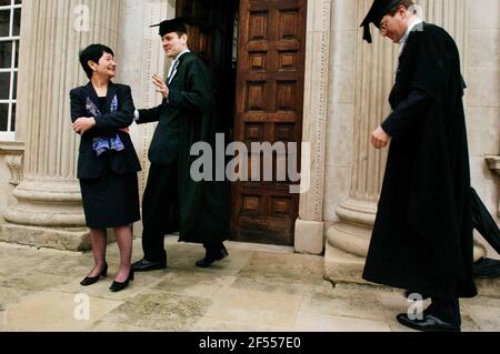 LE NOUVEAU VICE-CHANCELIER DE L'UNIVERSITÉ DE CAMBRIDGE, LE PROF ALISON RICHARD, A ÉTÉ REMPLACÉ PAR LES PROCTEURS DE L'UNIVERSITÉ. 4/12/02 PILSTON Banque D'Images