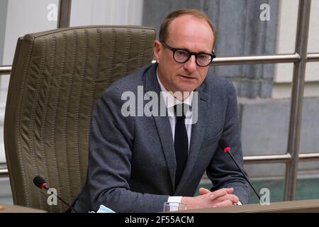 Ben Weyts, ministre flamand de l'éducation, de la protection des animaux et des sports, photographié lors d'une session plénière du Parlement flamand à Bruxelles, mercredi Banque D'Images