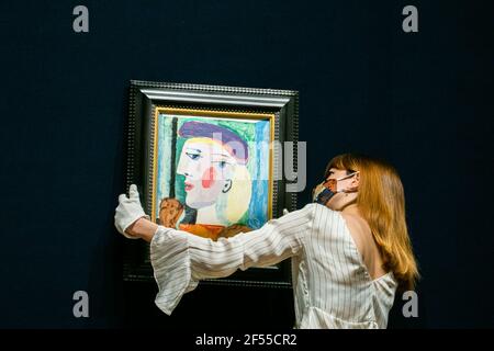 NEW BOND STREET LONDRES, ROYAUME-UNI 24 MARS 2021. BONHAMS PHOTOCALL: GRAND PORTRAIT PICASSO INVISIBLE DEPUIS 40 ANS. Femme au Béret mauve, 1937 par Pablo Picasso. Estimation: $10,000,000-15,000,000 - le portrait Picasso, invisible depuis près de 40 ans, est montré dans des villes du monde entier avant d'être offert à la vente à Bonhams Impressionniste et d'Art moderne à New York le jeudi 13 mai. Credit amer ghazzal/Alamy Live News Banque D'Images