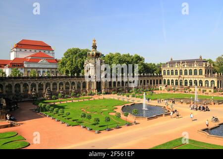 Dresde, Allemagne - 15 septembre 2020 : visite du musée Zwinger à Dresde par une journée ensoleillée en septembre. Banque D'Images