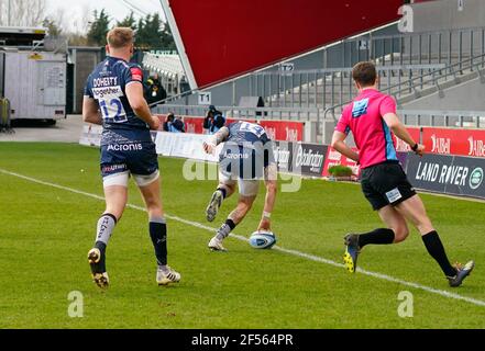 Solde l'aile Sharks Byron McGuigan traverse un match de rugby à XV de la première Gallagher Round 14, dimanche 21 mars 2021, dans Eccles, Royaume-Uni Banque D'Images