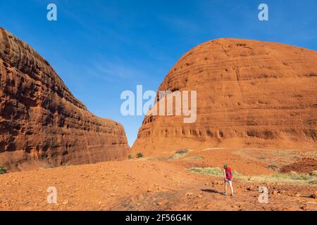 Australie, territoire du Nord, randonnée au parc national d'Uluru Kata Tjuta dans le désert central de l'Australie Banque D'Images