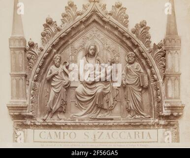 Cadre sur le portail de Campo San Zaccaria. . Banque D'Images