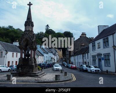 Place du marché, Dunkeld et fontaine Atholl Memorial Banque D'Images