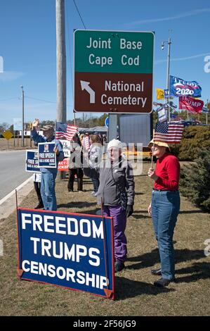 Un rassemblement contre la censure à Cape Cod, aux États-Unis. Combattre la censure hors du lot. Banque D'Images