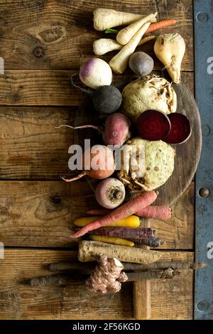 Légumes d'hiver sur fond de bois rustique Banque D'Images