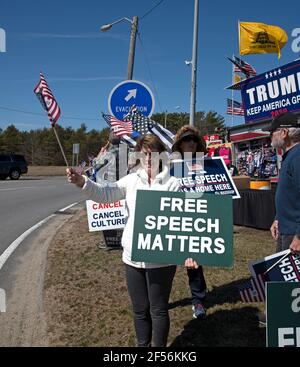 Un rassemblement contre la censure à Cape Cod, aux États-Unis. Combattre la censure hors du lot. Banque D'Images