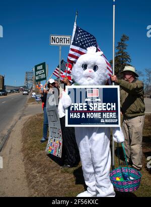 Un rassemblement contre la censure à Cape Cod, aux États-Unis. Combattre la censure hors du lot. Banque D'Images