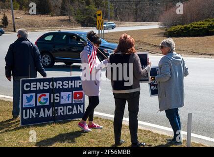 Un rassemblement contre la censure à Cape Cod, aux États-Unis. Combattre la censure hors du lot. Banque D'Images