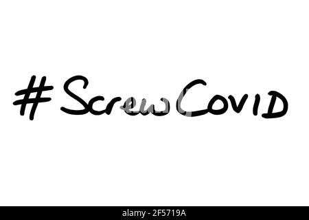 Hashtag Screw COVID manuscrit sur fond blanc. Banque D'Images