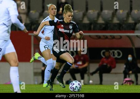 Munich, Allemagne. 24 mars 2021. Linda Dallmann (#10 FC Bayern Munich) en route pour marquer le premier but de Bayerns lors du match de l'UEFA Women's Champions League entre le FC Bayern Munich et le FC Rosengard au FC Bayern Campus, Allemagne. Crédit: SPP Sport presse photo. /Alamy Live News Banque D'Images