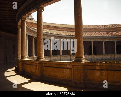 Cirque romain, colonnes, Palais de l'Alhambra, Grenade, Espagne. Banque D'Images