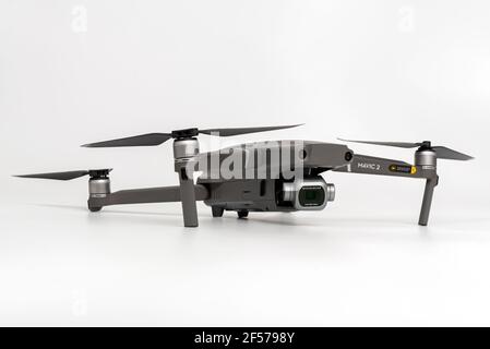 Riga, Lettonie - 24 mars 2021 : DJI Mavic 2 Pro avec Drone Hasselblad pour la réalisation de photos et de vidéos de contenus 4K, gros plan Banque D'Images