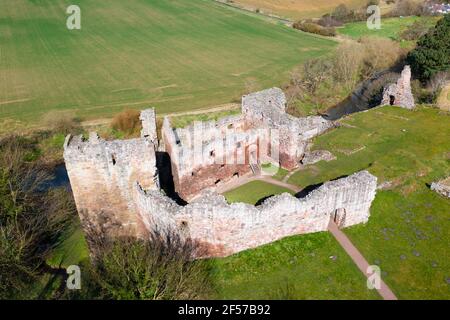 Vue aérienne du château de Hailes, à côté de la rivière Tyne, dans l'est de Lothian, en Écosse, au Royaume-Uni Banque D'Images