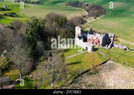 Vue aérienne du château de Hailes, à côté de la rivière Tyne, dans l'est de Lothian, en Écosse, au Royaume-Uni Banque D'Images