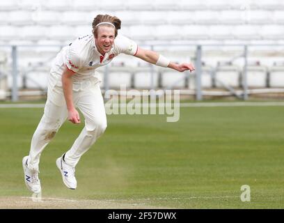 Chelmsford, Royaume-Uni. 24 mars 2021. CHELMSFORD ANGLETERRE - MARS 24: Ben Allison d'Essex pendant la deuxième journée amicale de 2 match entre le CCC d'Essex et le CCC de Lancashire au terrain du comté de Cloudfm le 24 mars 2021 à Chelmsford, Angleterre crédit: Action Foto Sport/Alay Live News Banque D'Images