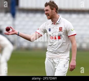 Chelmsford, Royaume-Uni. 24 mars 2021. CHELMSFORD ANGLETERRE - MARS 24: Jamie porter d'Essex pendant la deuxième journée amicale de 2 match entre le CCC d'Essex et le CCC de Lancashire au terrain du comté de Cloudfm le 24 mars 2021 à Chelmsford, Angleterre crédit: Action Foto Sport/Alay Live News Banque D'Images