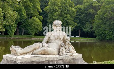Sculpture historique, château de Nordkirchen, rhénanie-du-Nord-westphalie, Allemagne Banque D'Images