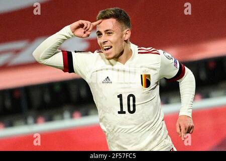 Le groupe belge Thorgan Hazard célèbre le deuxième but de son équipe lors du match de qualification de la coupe du monde de la FIFA 2022 au King Power, au stade Den Dreef de Louvain, en Belgique. Date de la photo: Mercredi 24 mars 2021. Banque D'Images