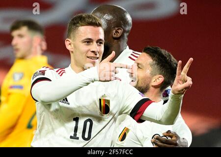 Thorgan Hazard (au centre) de Belgique célèbre le deuxième but de son équipe lors du match de qualification de la coupe du monde de la FIFA 2022 au King Power au stade Den Dreef de Louvain, en Belgique. Date de la photo: Mercredi 24 mars 2021. Banque D'Images