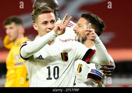 Thorgan Hazard (au centre) de Belgique célèbre le deuxième but de son équipe lors du match de qualification de la coupe du monde de la FIFA 2022 au King Power au stade Den Dreef de Louvain, en Belgique. Date de la photo: Mercredi 24 mars 2021. Banque D'Images