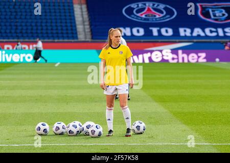 Janice Cayman de l'Olympique Lyonnais se réchauffe devant la Ligue des champions des femmes de l'UEFA, les quarts de finale, le match de football de la 1ère jambe entre Paris Saint-Germain et l'Olympique Lyonnais le 24 mars 2021 au stade du Parc des Princes à Paris, France - photo Antoine Massinon / A2M Sport Consulting / DPPI Banque D'Images