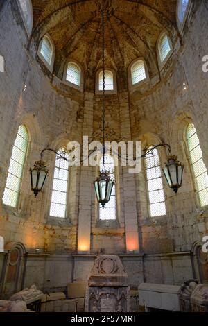 Autel du couvent des Carmo (portugais: Igreja de Carmo). L'église est la ruine du tremblement de terre de Lisbonne en 1755 dans la ville de Lisbonne, Portugal. Banque D'Images