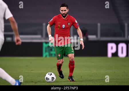 Reggio Emilia, Italie. 24 mars 2021. Joao Moutinho du Portugal en action pendant la coupe du monde de la FIFA, Qatar 2022 qualification football match entre le Portugal et l'Azerbaïdjan au stade Juventus de Turin (Italie), 24 mars 2021. Photo Federico Tardito/Insidefoto Credit: Insidefoto srl/Alay Live News Banque D'Images