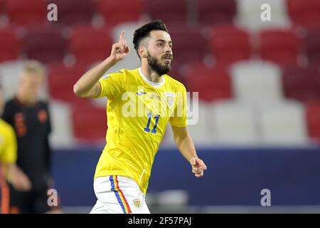 BOEDAPEST, HONGRIE - MARS 24: Célébrez Andrei Ciobanu de Roumanie U21 lors du match de l'UEFA des moins de 21 Euro du groupe de championnat entre les pays-Bas U21 et la Roumanie U21 au stade Bozsik le 24 mars 2021 à Boedelberg, Hongrie (photo de Gerrit van Keulen/Orange Pictures)*** Légende locale *** Andrei Ciobanu Banque D'Images