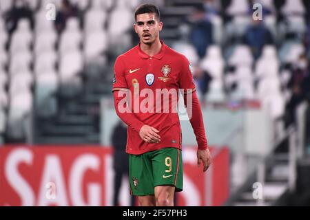 Reggio Emilia, Italie. 24 mars 2021. Andre Silva du Portugal se penche sur le match de qualification de football Qatar 2022 de la coupe du monde de la FIFA entre le Portugal et l'Azerbaïdjan au stade de Juventus à Turin (Italie), le 24 mars 2021. Photo Federico Tardito/Insidefoto Credit: Insidefoto srl/Alay Live News Banque D'Images