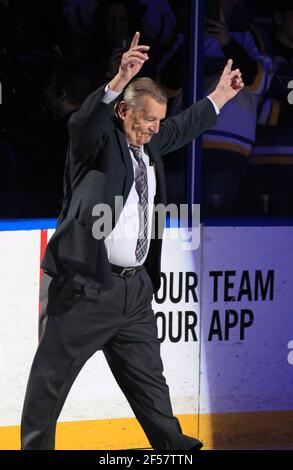 DOSSIER : St. Louis, États-Unis. 24 mars 2021. L'ancien joueur de hockey de St Louis Blues Bob Plager, montré dans cette photo du fichier du 2 février 2017, a été tué dans un accident de la circulation à St. Louis le mercredi 24 mars 2021. Plager, âgé de 78 ans, a passé plus de 50 ans dans le cadre de l'organisation de blues de Saint-Louis. Photo du fichier par Bill Greenblatt/UPI crédit: UPI/Alay Live News Banque D'Images