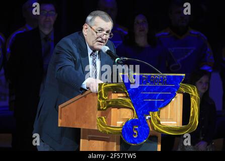 DOSSIER : St. Louis, États-Unis. 24 mars 2021. L'ancien joueur de hockey de St Louis Blues Bob Plager, montré dans cette photo du fichier du 2 février 2017, a été tué dans un accident de la circulation à St. Louis le mercredi 24 mars 2021. Plager, âgé de 78 ans, a passé plus de 50 ans dans le cadre de l'organisation de blues de Saint-Louis. Photo du fichier par Bill Greenblatt/UPI crédit: UPI/Alay Live News Banque D'Images