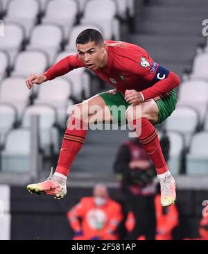 Turin, Italie. 24 mars 2020. Cristiano Ronaldo, du Portugal, réagit lors d'un match du groupe A entre le Portugal et l'Azerbaïdjan à Turin, en Italie, le 24 mars 2020, lors de la coupe du monde de la FIFA 2022. Credit: Federico Tardito/Xinhua/Alamy Live News Banque D'Images