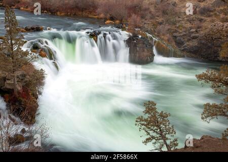 Steelhead Falls, rivière Deschutes Wild & Scenic, zone d'étude de la nature sauvage des chutes Steelhead, Oregon Banque D'Images