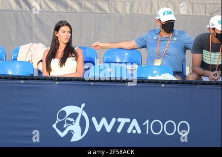 MIAMI GARDENS, FL - 24 MARS: Lauren Elizah vu jouer le jour 3 de l'Open de Miami le 24 mars 2021 au Hard Rock Stadium à Miami Gardens, Floride personnes: Lauren Elizah crédit: Storms Media Group/Alay Live News Banque D'Images