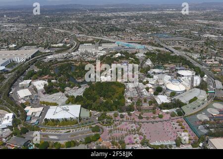 Une vue aérienne de Disneyland Park, le mercredi 24 mars 2021, à Anaheim, Calif. Banque D'Images