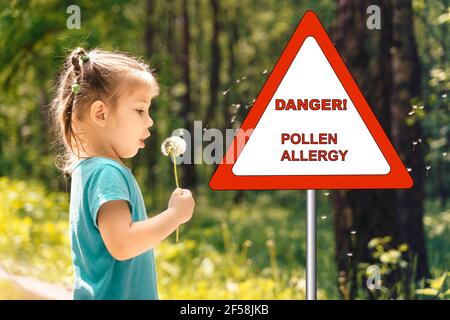 Petite fille souffle sur le pissenlit. Signe d'avertissement : danger allergie au pollen Banque D'Images