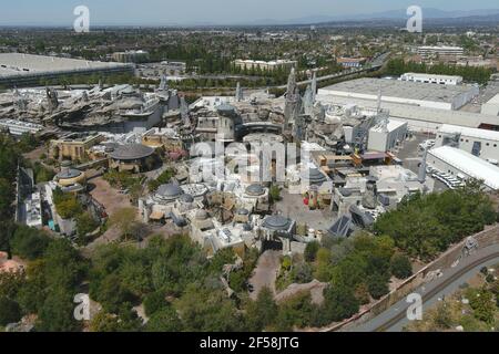 Une vue aérienne de Star Wars : Galaxy's Edge à Disneyland Park, le mercredi 24 mars 2021, à Anaheim, Calif. Banque D'Images