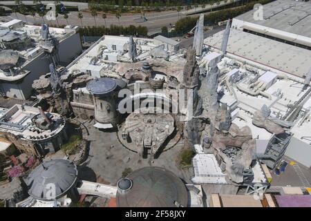 Une vue aérienne de Star Wars : Galaxy's Edge à Disneyland Park, le mercredi 24 mars 2021, à Anaheim, Calif. Banque D'Images